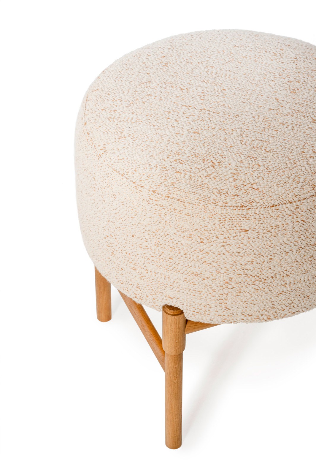 bruno-moinard-editions-bilbao-tabouret-stool-rond-round-oak-chene-naturel-confortable-tissus-ecru-khaki-madeinfrance-bd