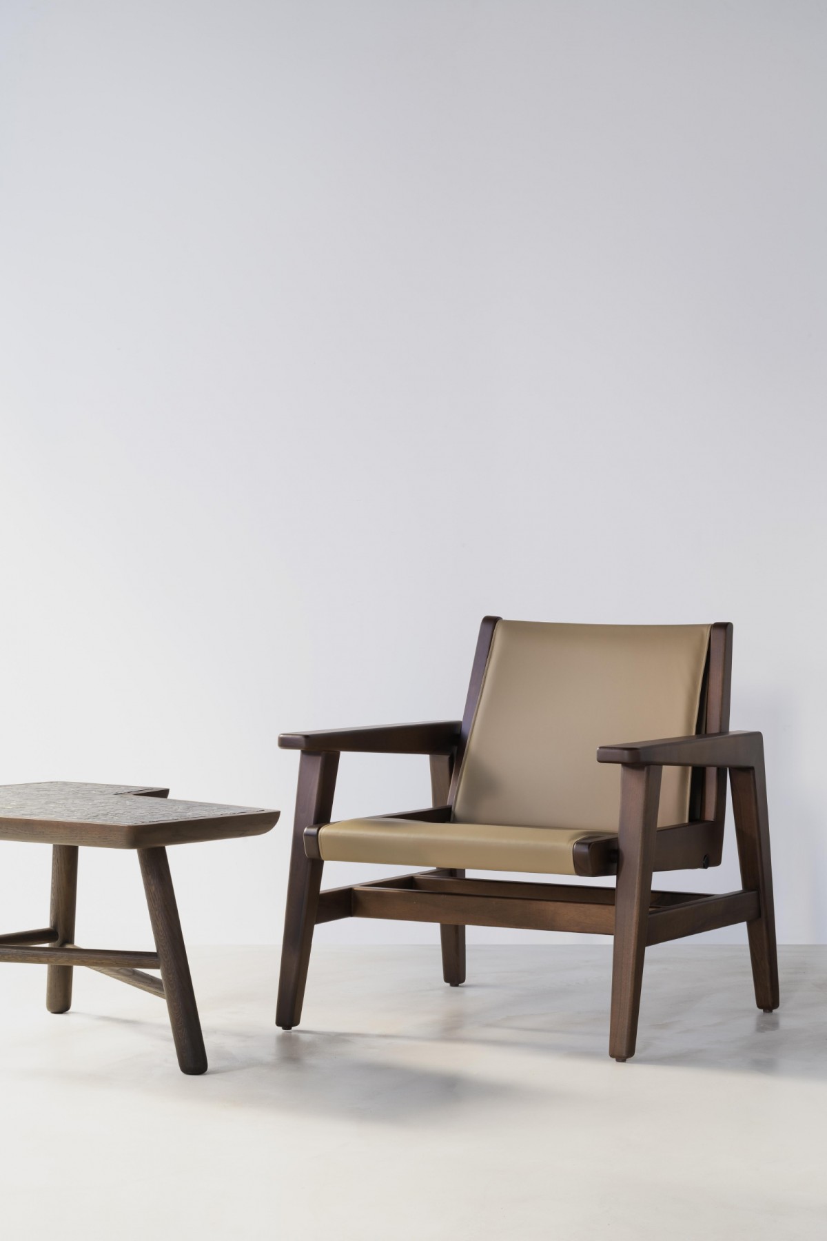 bruno-moinard-editions-colpo-armchair-and-side-table-chevigny-bme-01-2025
