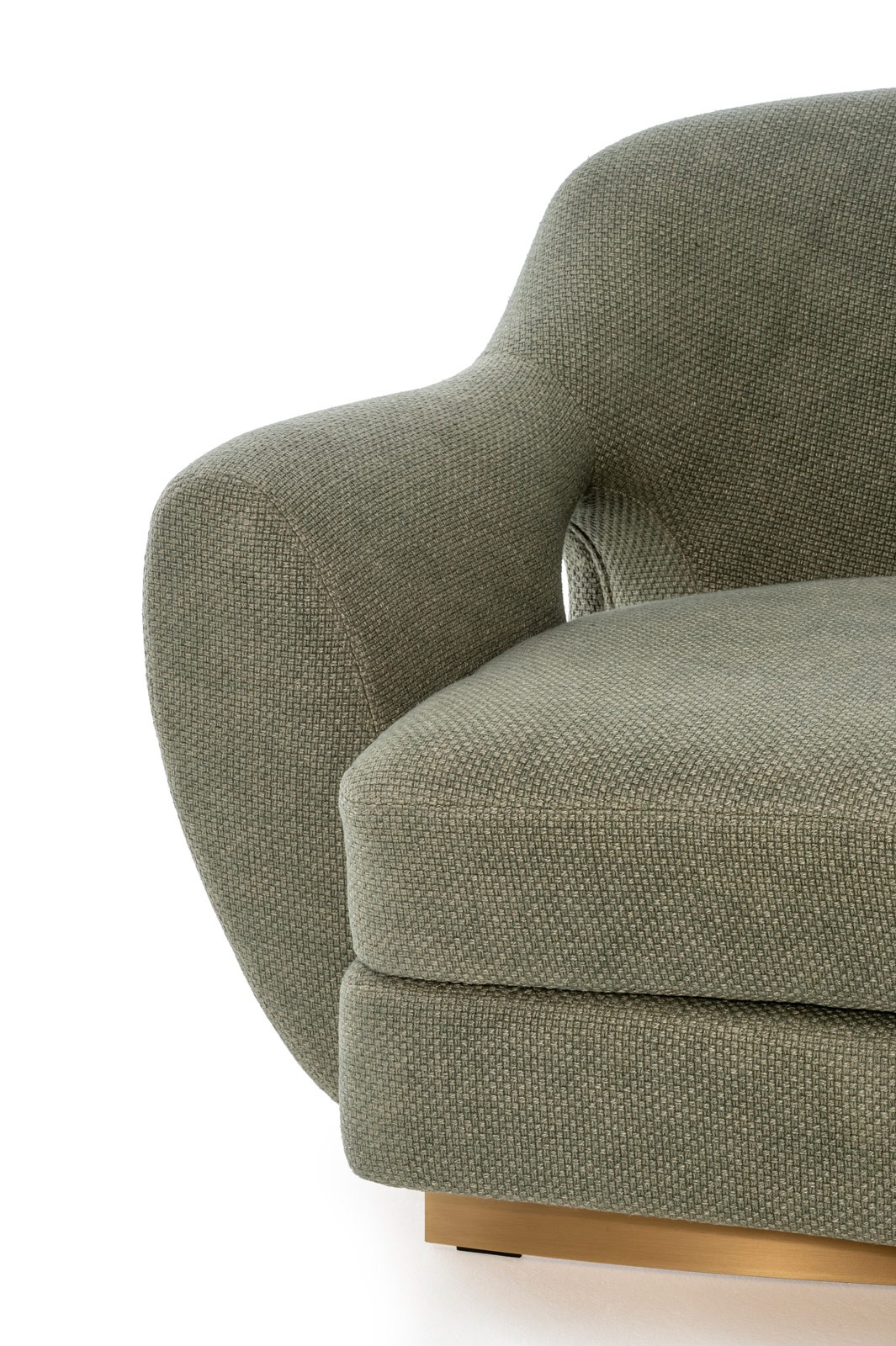 bruno-moinard-editions-gumi-canapearrondi-roundedsofa-hole-circle-elegant-contemporain-frenchdesigner-vert-nature-brass-laiton-t