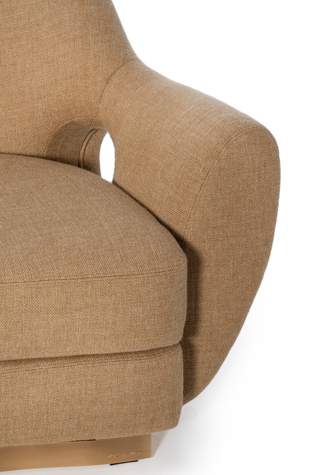 bruno-moinard-editions-gumi-fauteuil-armchair-livingroom-salon-armrest-hole-decorative-highend-finishes-bd