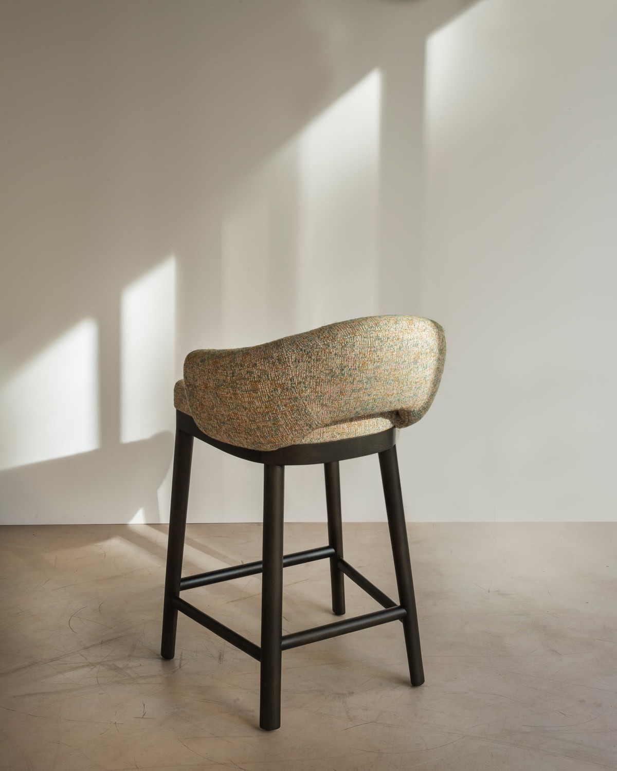 bme-2022-gumi-tabouret-de-bar-hd-2