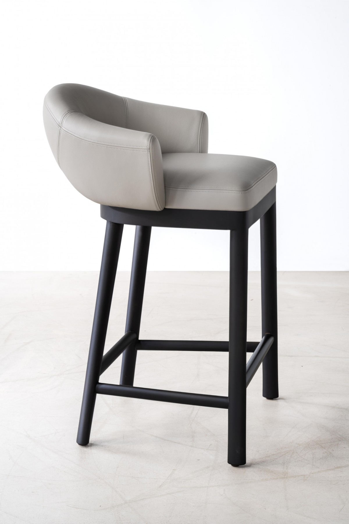 026-bme-2023-tabouret-de-bar-gumi