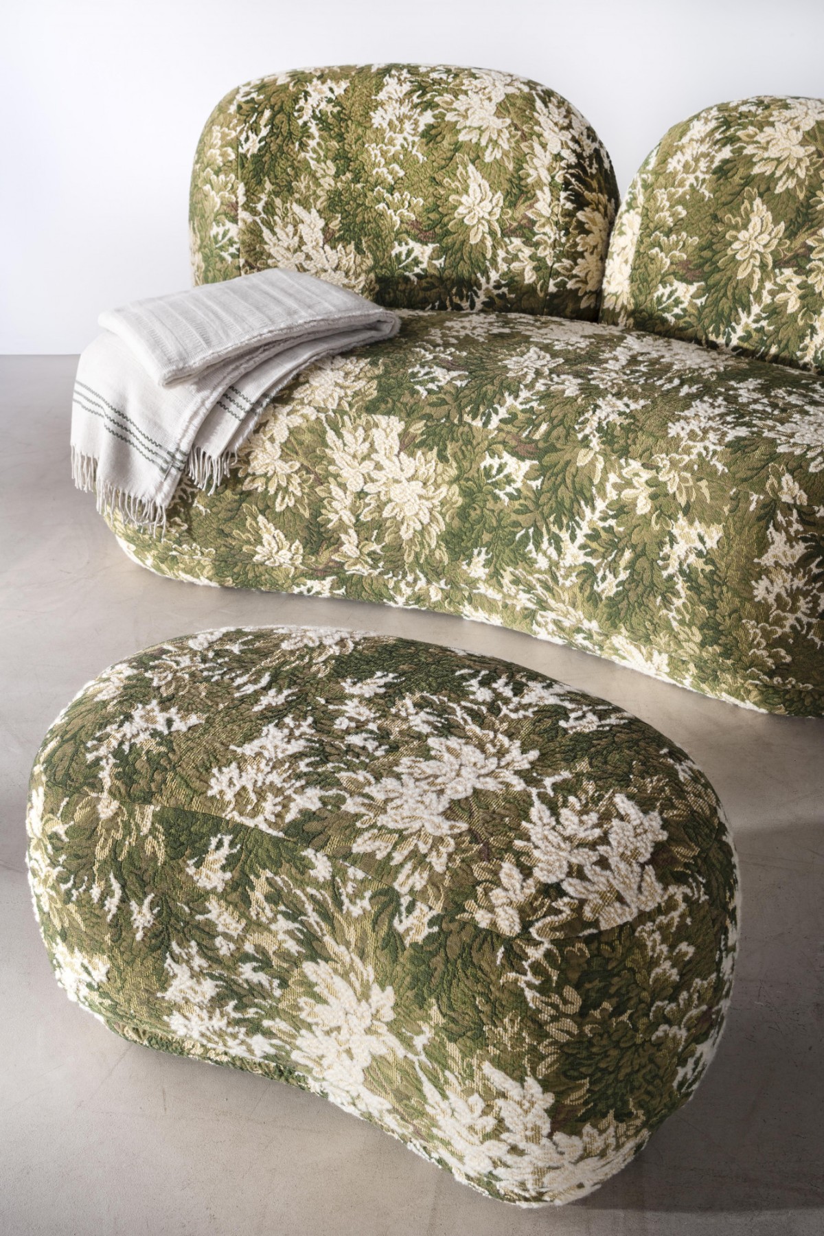 002-bme-2023-canape-ottoman-moshi