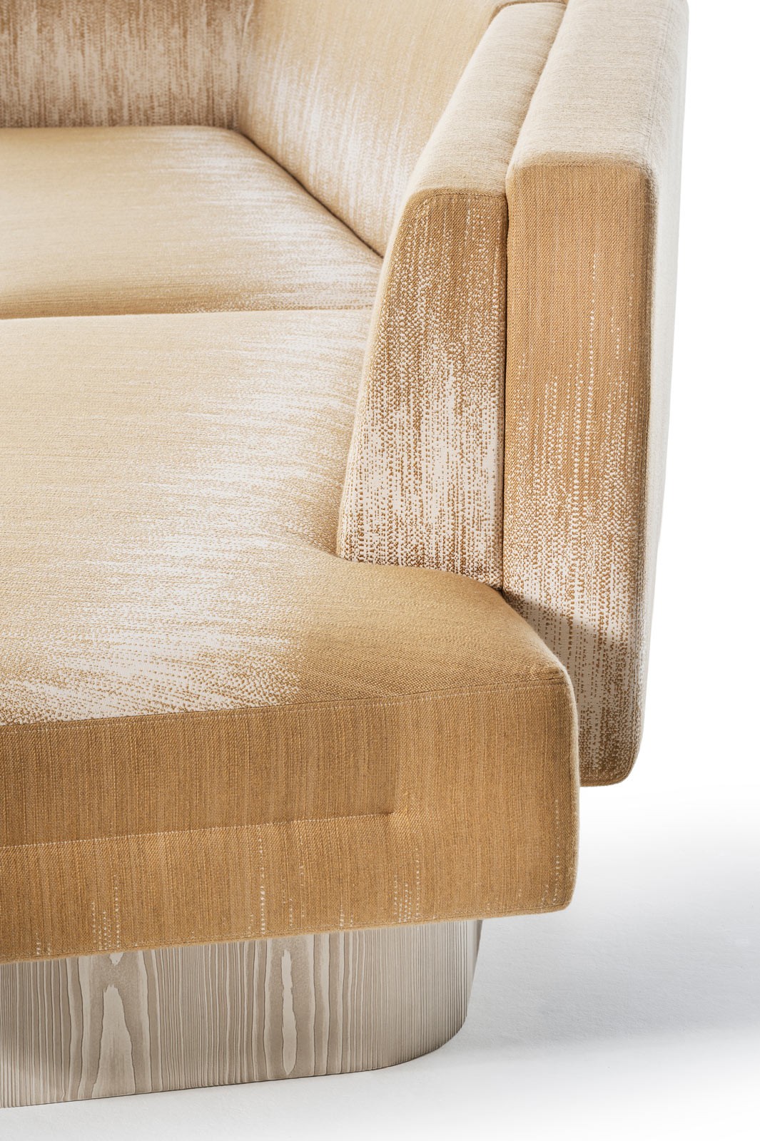 bruno-moinard-editions-nashville-sofa-canape-confortable-quality-brushed-pine-pin-brosse-tissus-sewingdetail-beige-sable-madeinf