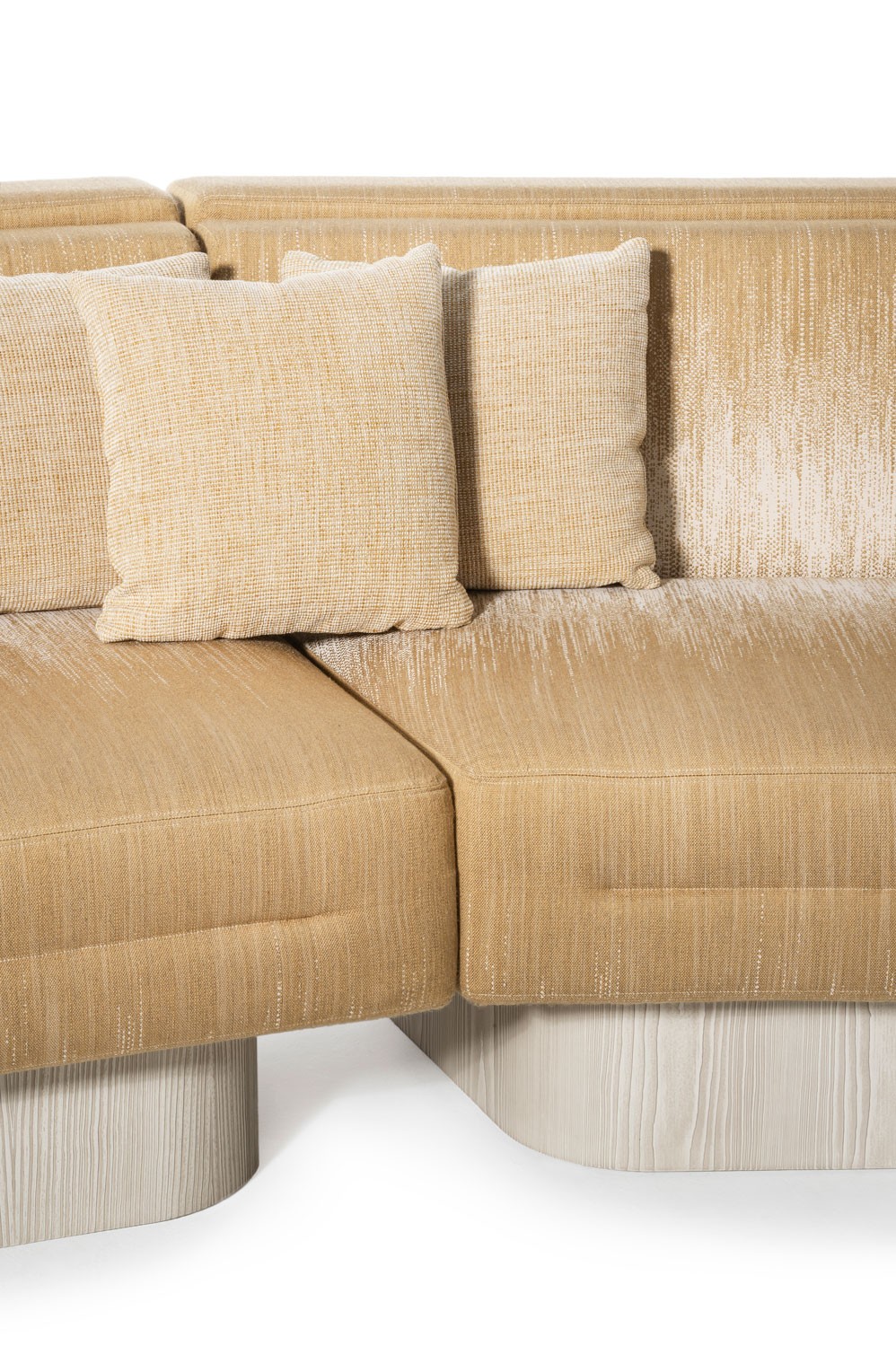 bruno-moinard-editions-nashville-sofa-canape-brushed-pine-pin-brosse-tissus-beige-sable-face-coussins-cushion-madeinfrance-bd