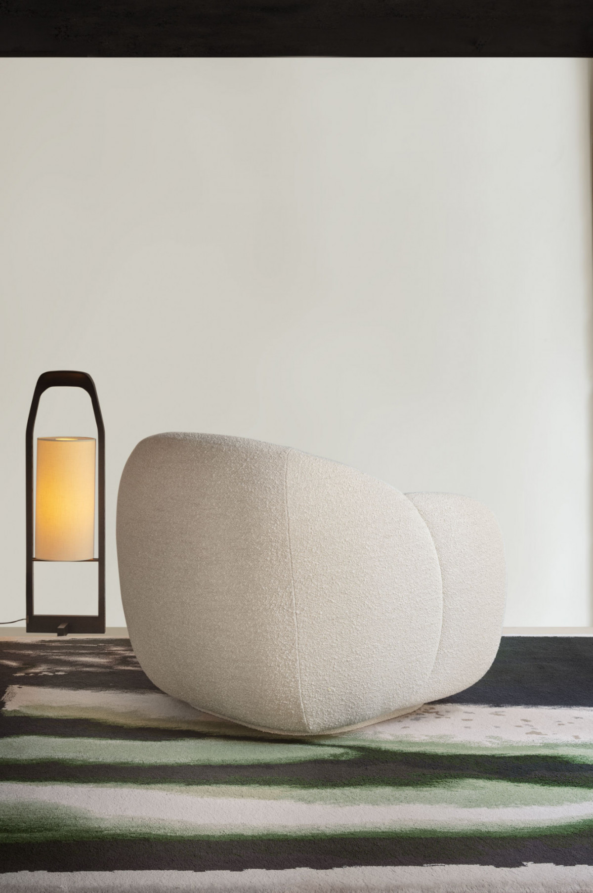 bme-2022-nice-fauteuil-lampe-kobe-gm-tapis-ancora