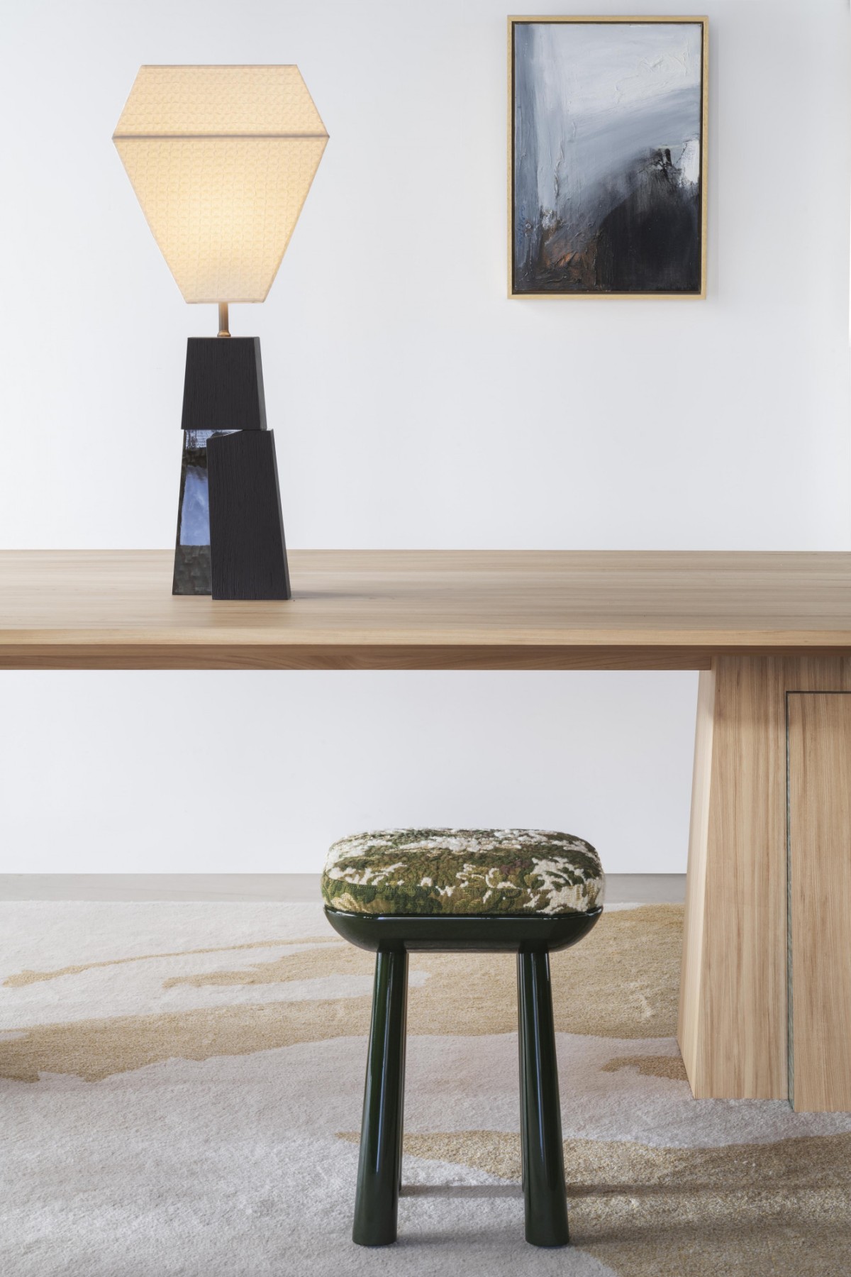 057-bme-2023-lampe-etretat-tabouret-vallauris-table-etretat