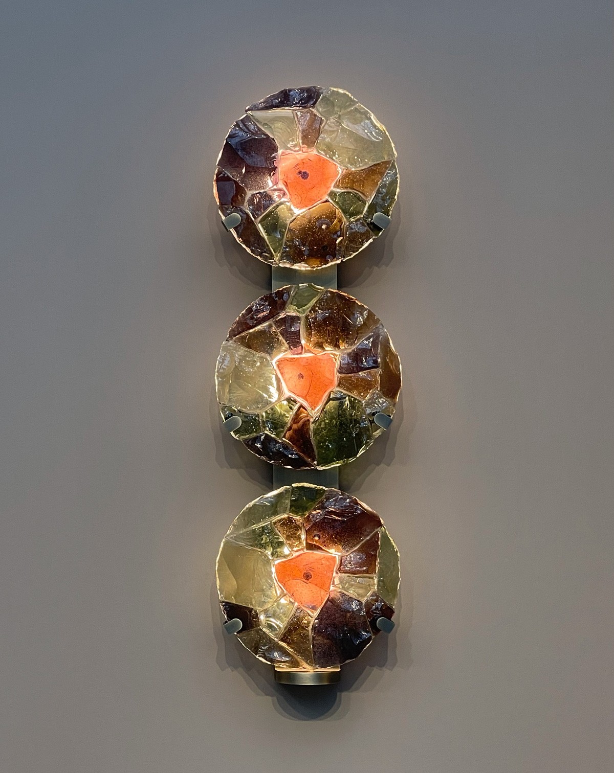 aube-triple-wall-lamp-stained-glass-and-brass-bruno-moinard-editions