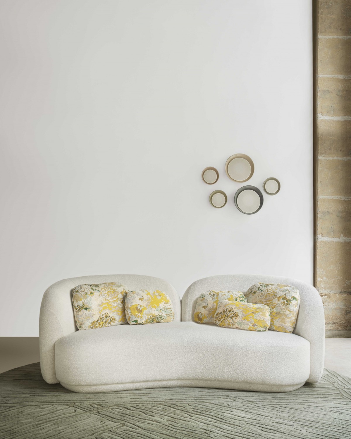 bme-2022-moshi-canape-menfi-appliques-03-bn-a-hel-der