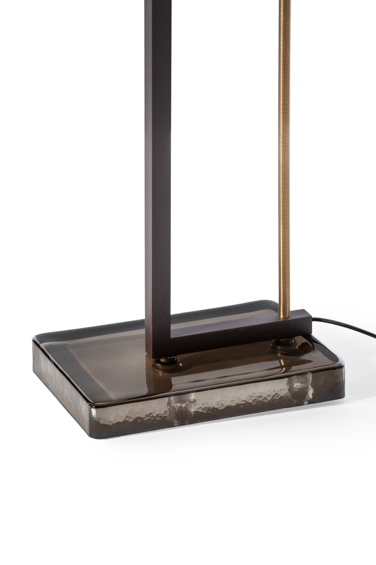 bruno-moinard-editions-naas-floorlamp-liseuse-ight-elegant-led-glassbase-laiton-brass-verre-verremoule-verrefume-moldedglass-smo