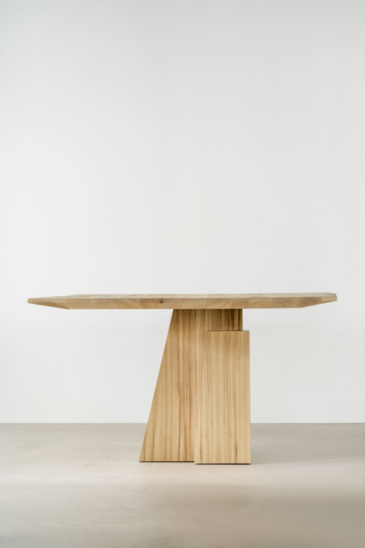 bme-2022-etretat-table-carree-01