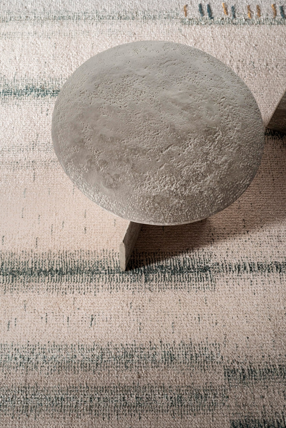 bruno-moinard-editions-fox-side-table-niko-rug-2026-l1011319