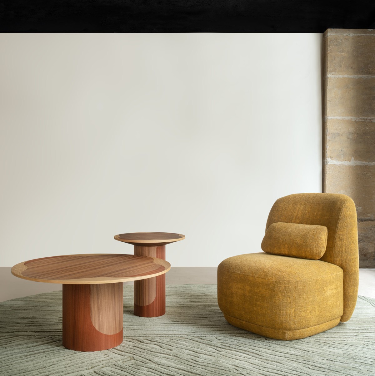 bme-2022-moshi-chauffeuse-et-tables-leyden-bd