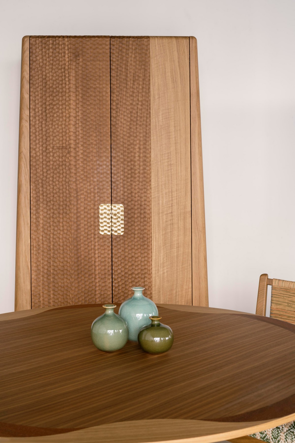 bruno-moinard-editions-paraty-cabinet-leyden-table-pyla-chair-20263750