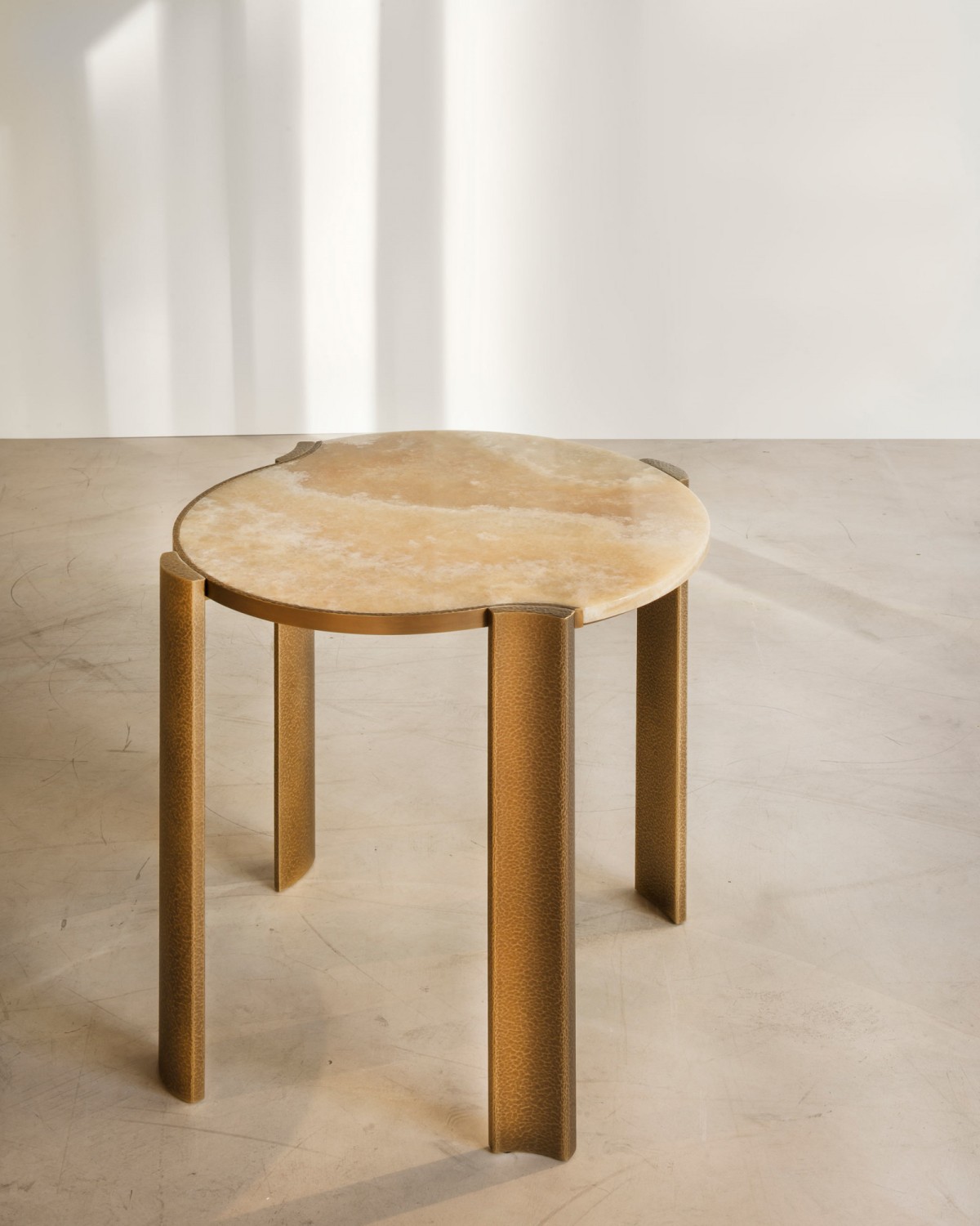 bme-2022-mougins-table-d-appoint-hd-2