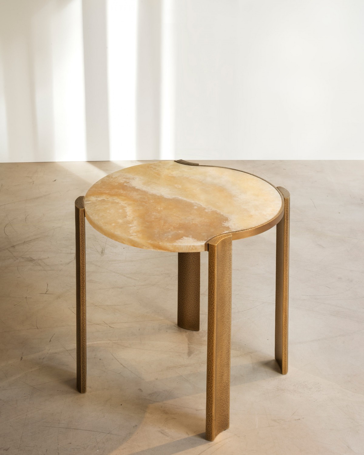 bme-2022-mougins-table-d-appoint-hd-1