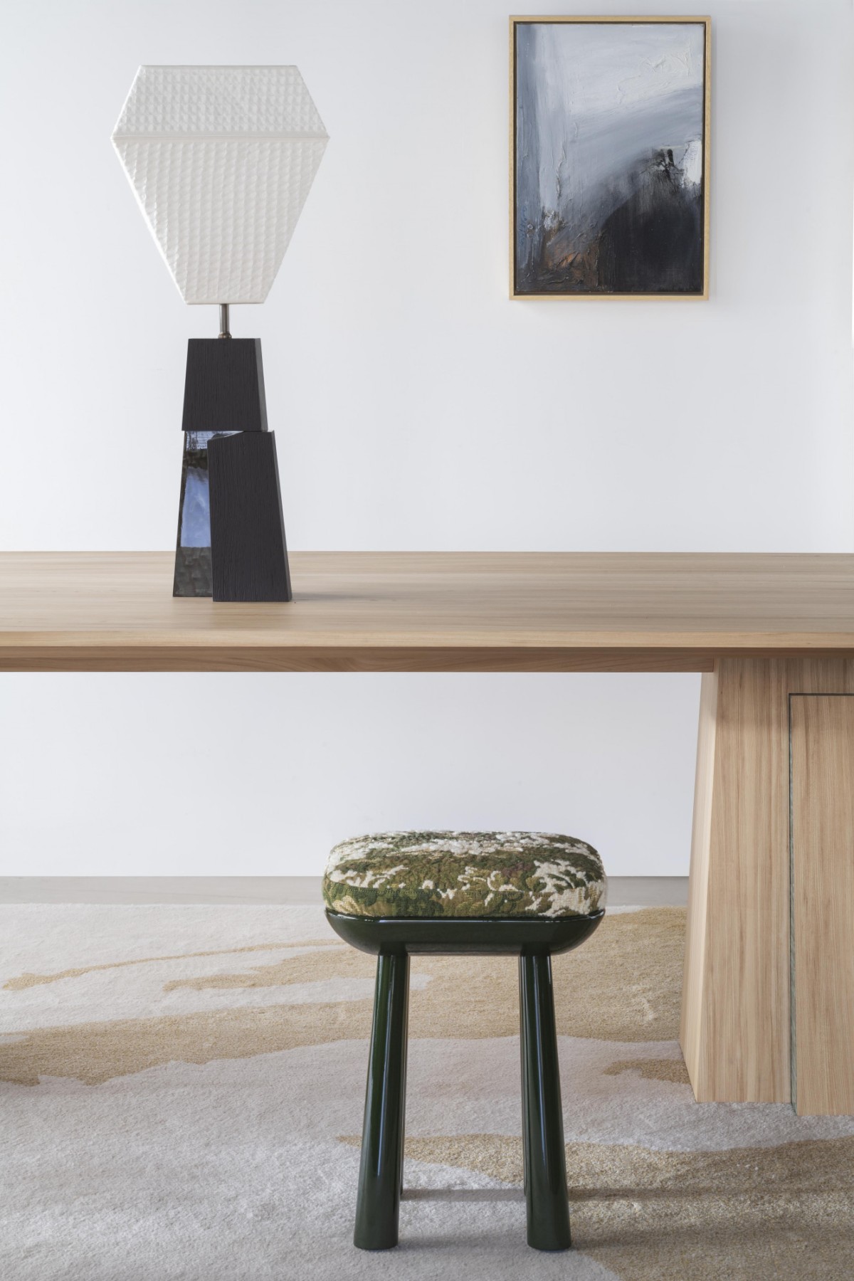 056-bme-2023-lampe-etretat-tabouret-vallauris-table-etretat
