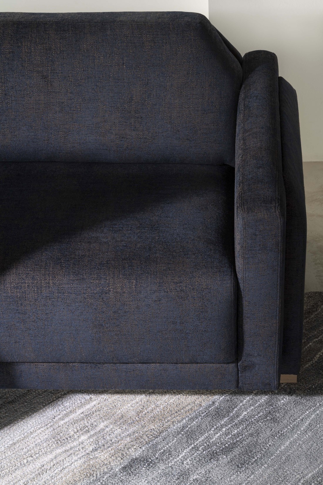 bruno-moinard-editions-borga-sofa-detail-veulettes-rug7330