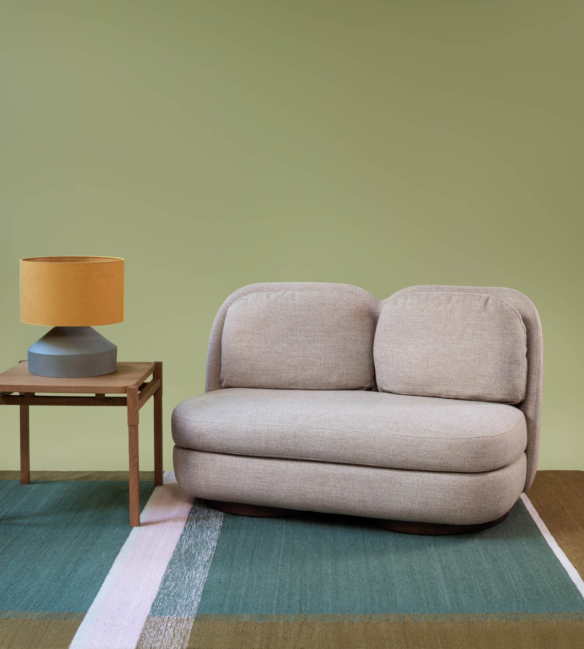 141-bme-contract-yosemite-tapis-fuji-banquette-makalu-table-basse-umbra-gm-lampe