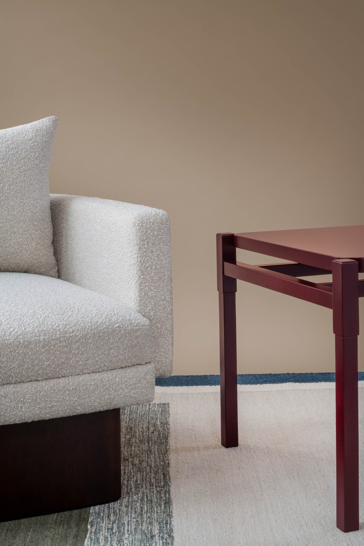 160-bme-contract-atlas-tapis-leman-fauteuil-makalu-table-basse