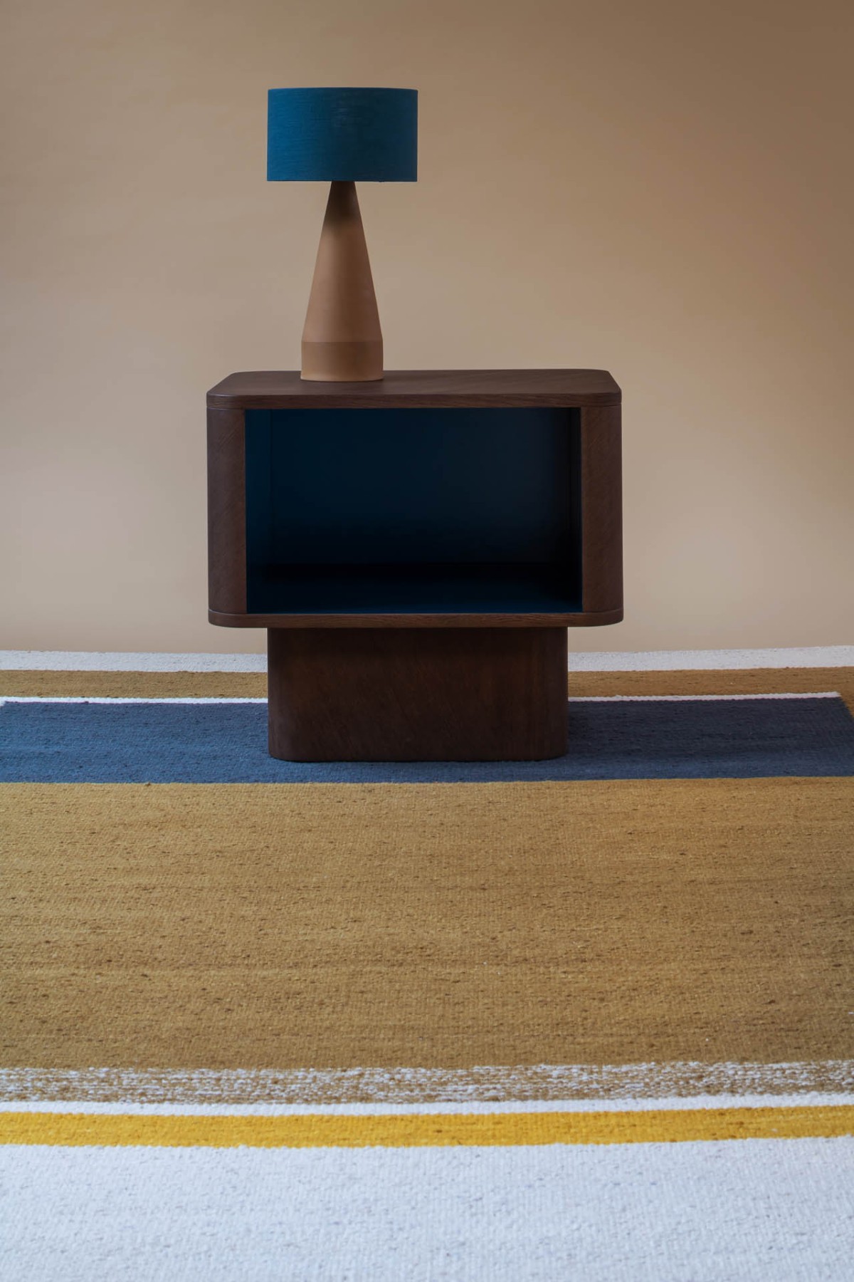 139-bme-contract-gobi-tapis-orta-chevet-sila-lampe