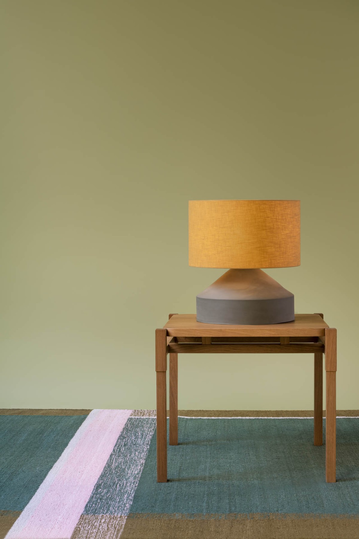 146-bme-contract-yosemite-tapis-makalu-table-basse-umbra-gm-lampe