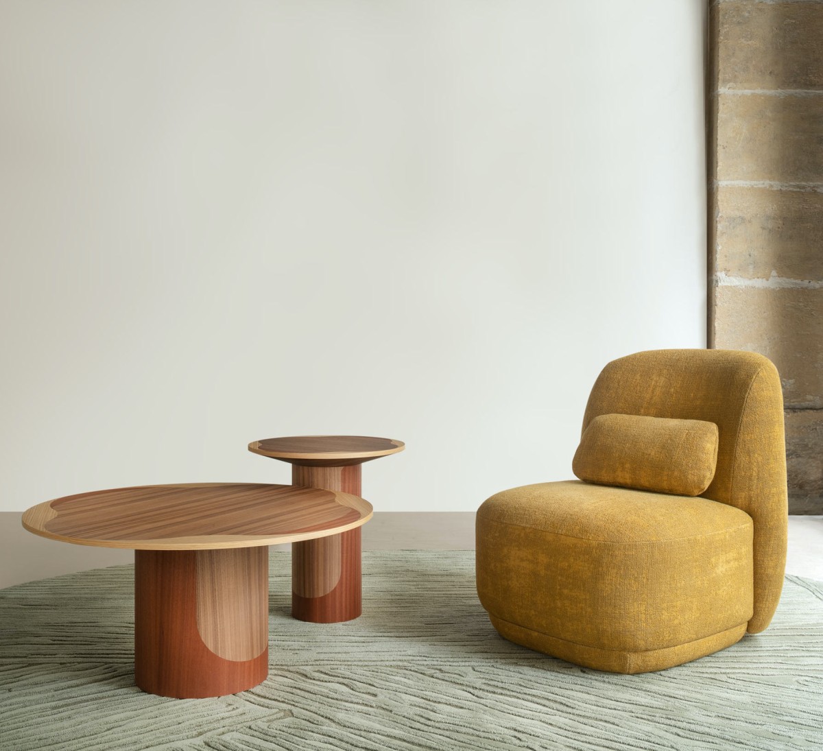 bme-2022-moshi-chauffeuse-et-tables-leyden-bd-copie