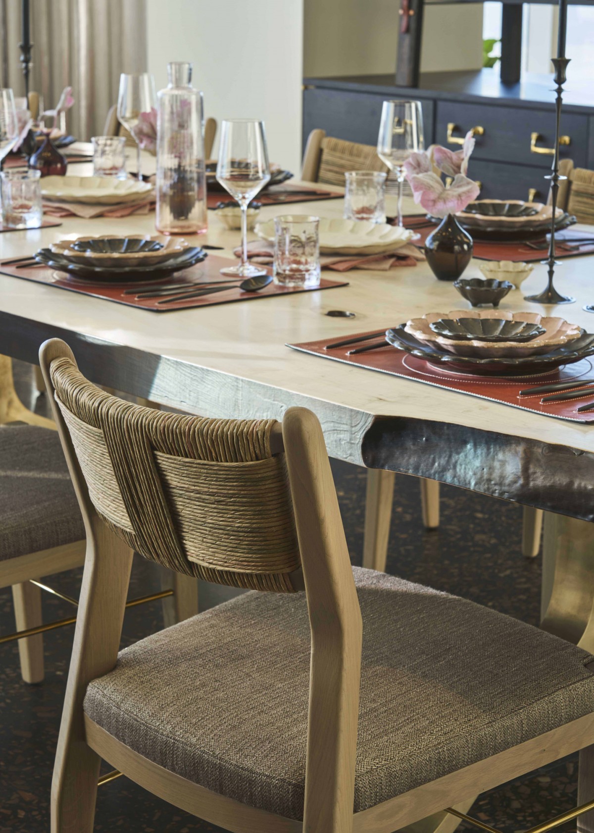 212box_collaborations_a-penthouse-in-houston_pyla-chair4