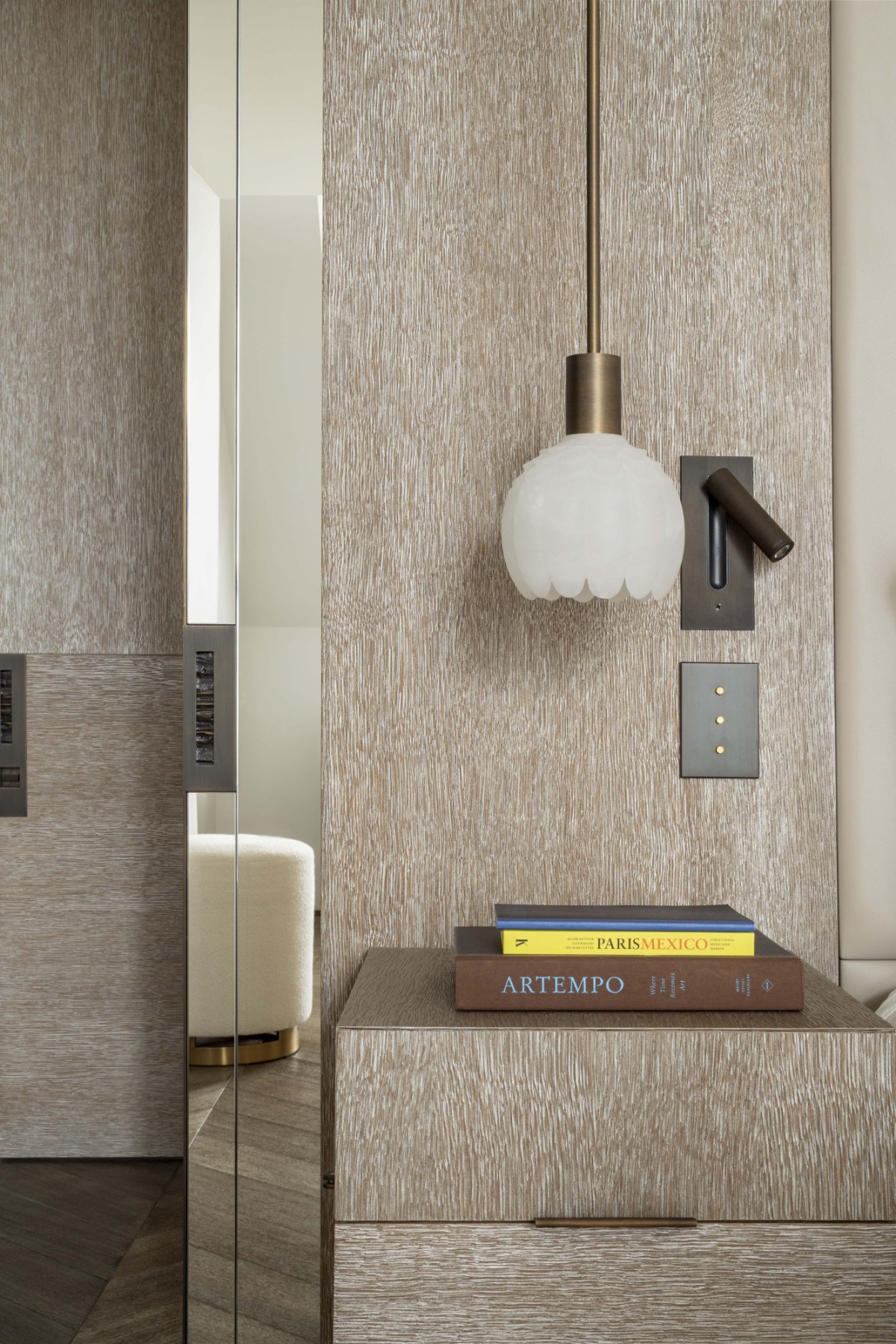appartement-prive-2022-paris-bruno-moinard-editions-lilin-wall-lamp-applique