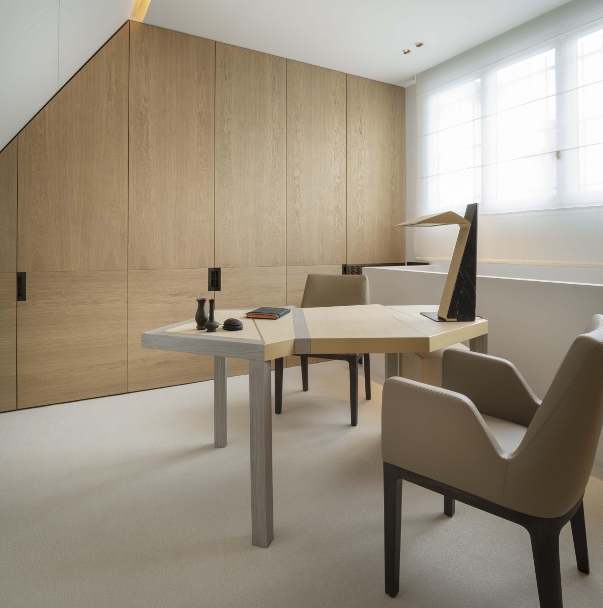 appartement-prive-2022-paris-bruno-moinard-editions-vernon-bridge-chair-dinant-desk-bureau-luba