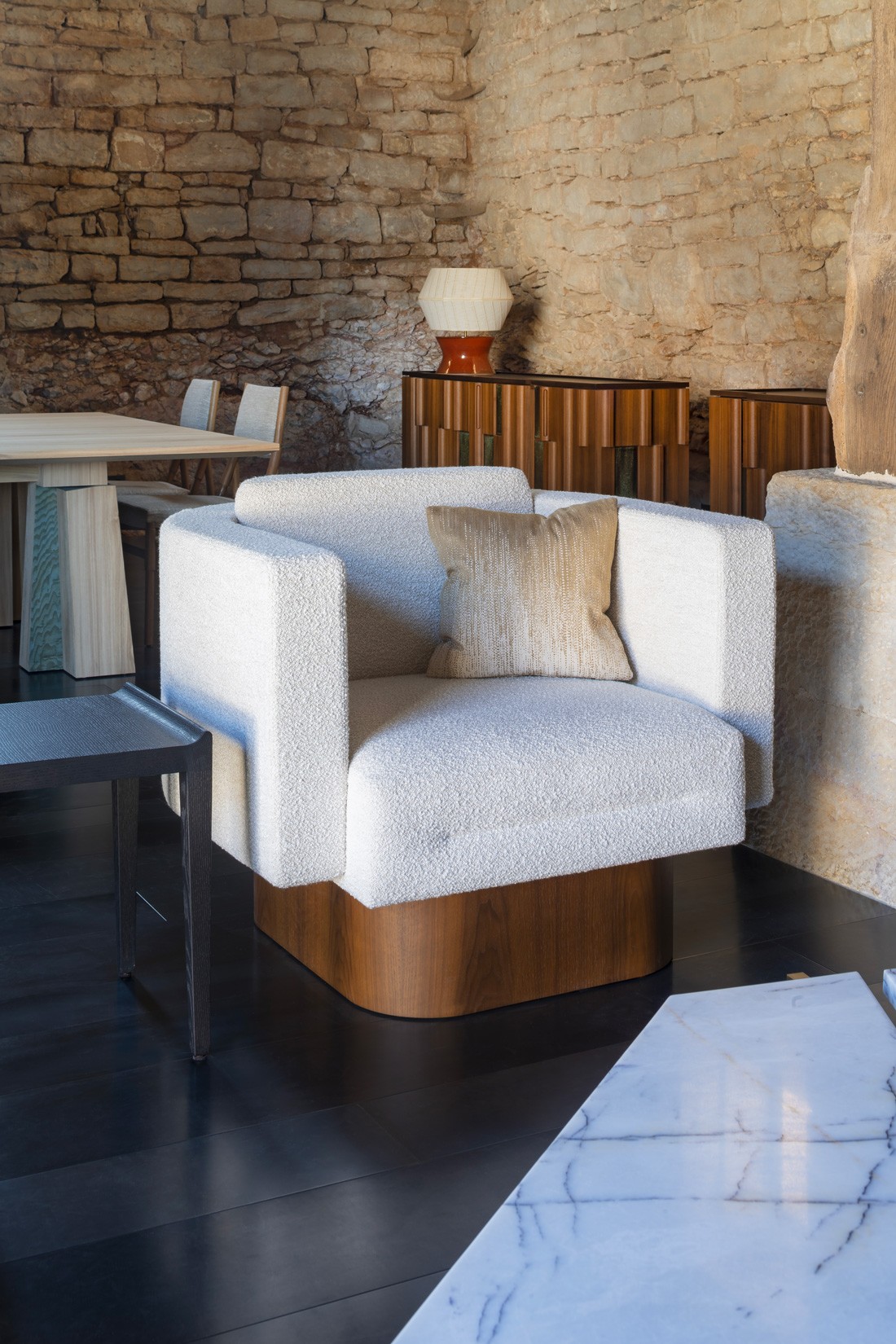 clos-de-tart-2022-bruno-moinard-editions-nashville-armchair-fauteuil