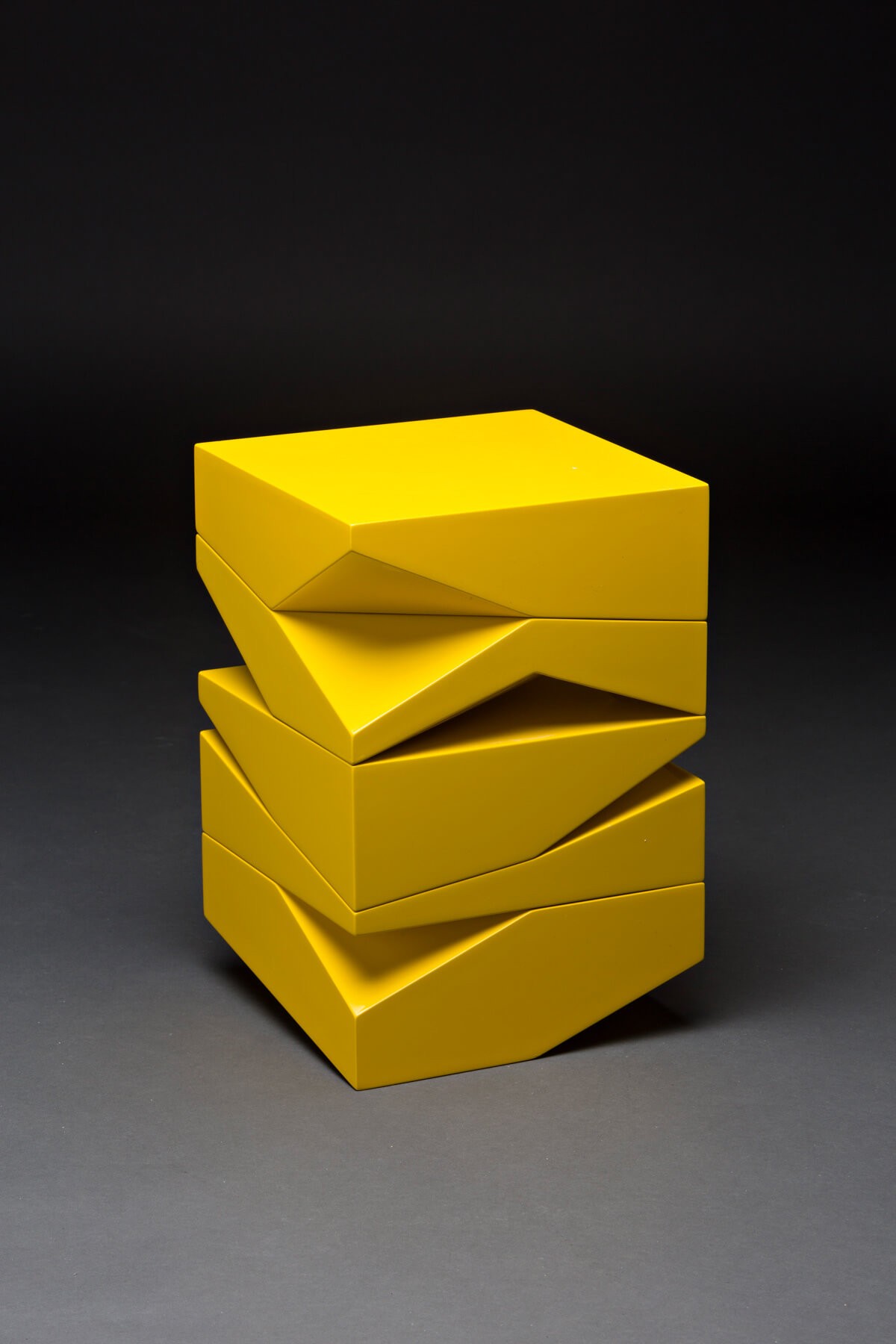 ecart-international-bme-stockolm-table-d-appoint-jaune-2