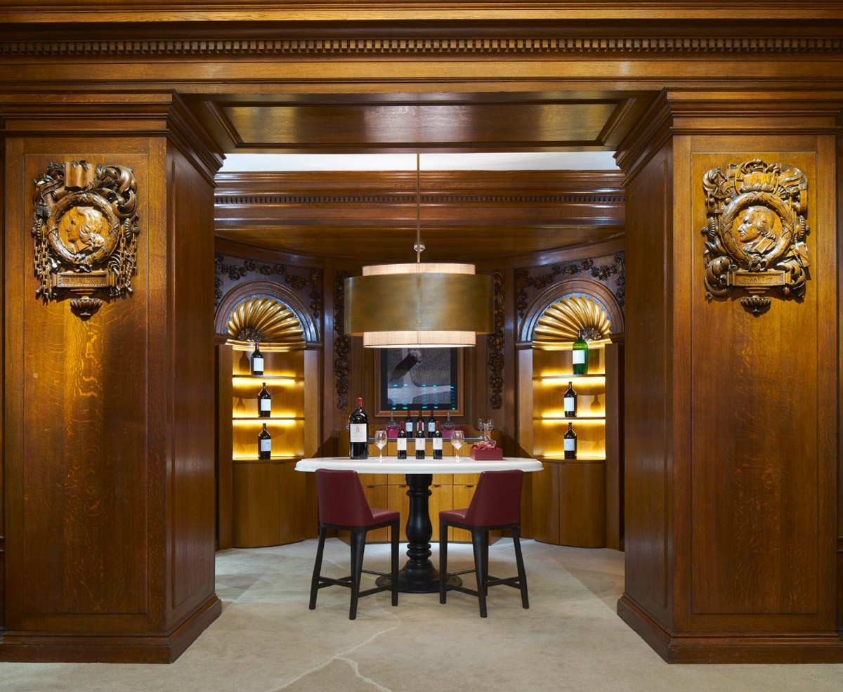 four-seasons-ten-trinity-cigar-lounge-vernon-bar-stool