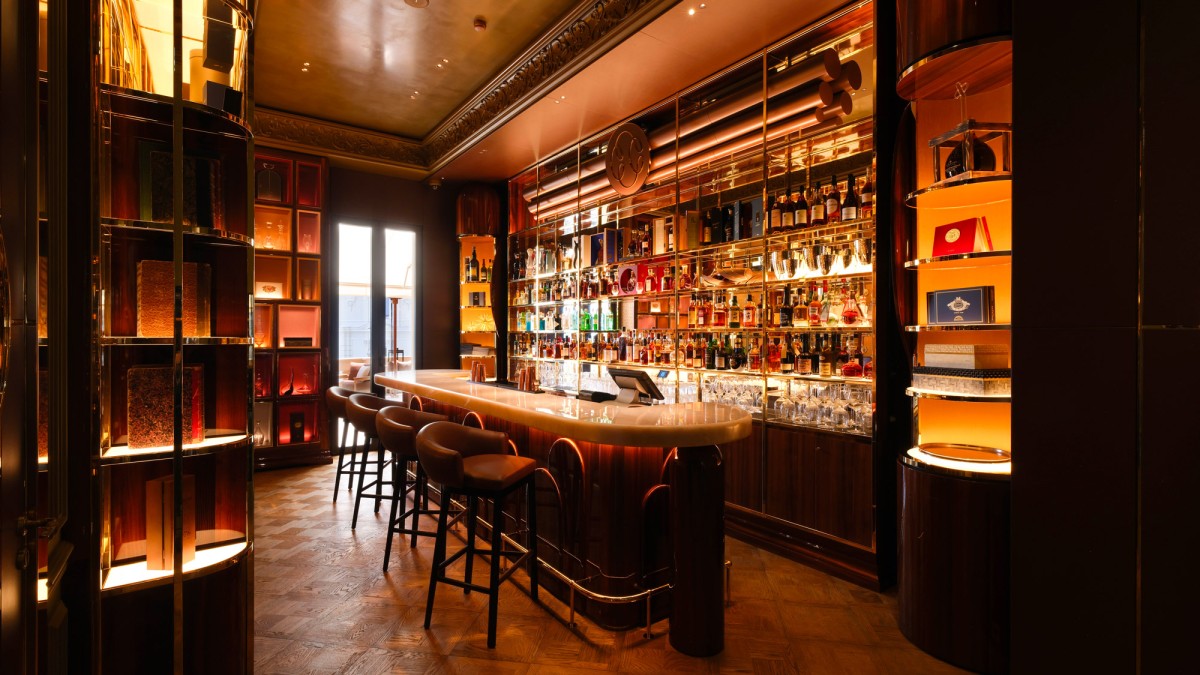 monte-carlo-cigar-club-monaco-bruno-moinard-editions-gumi-bar-stool-2025monte-carlo-cigar-club-@monte-carlo-societe-des-bains-de